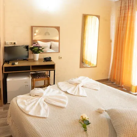 Zeus Hotel 3*