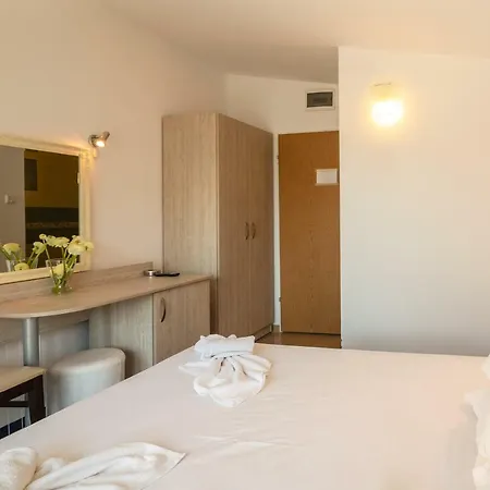 宙斯酒店 3* 帕莫瑞